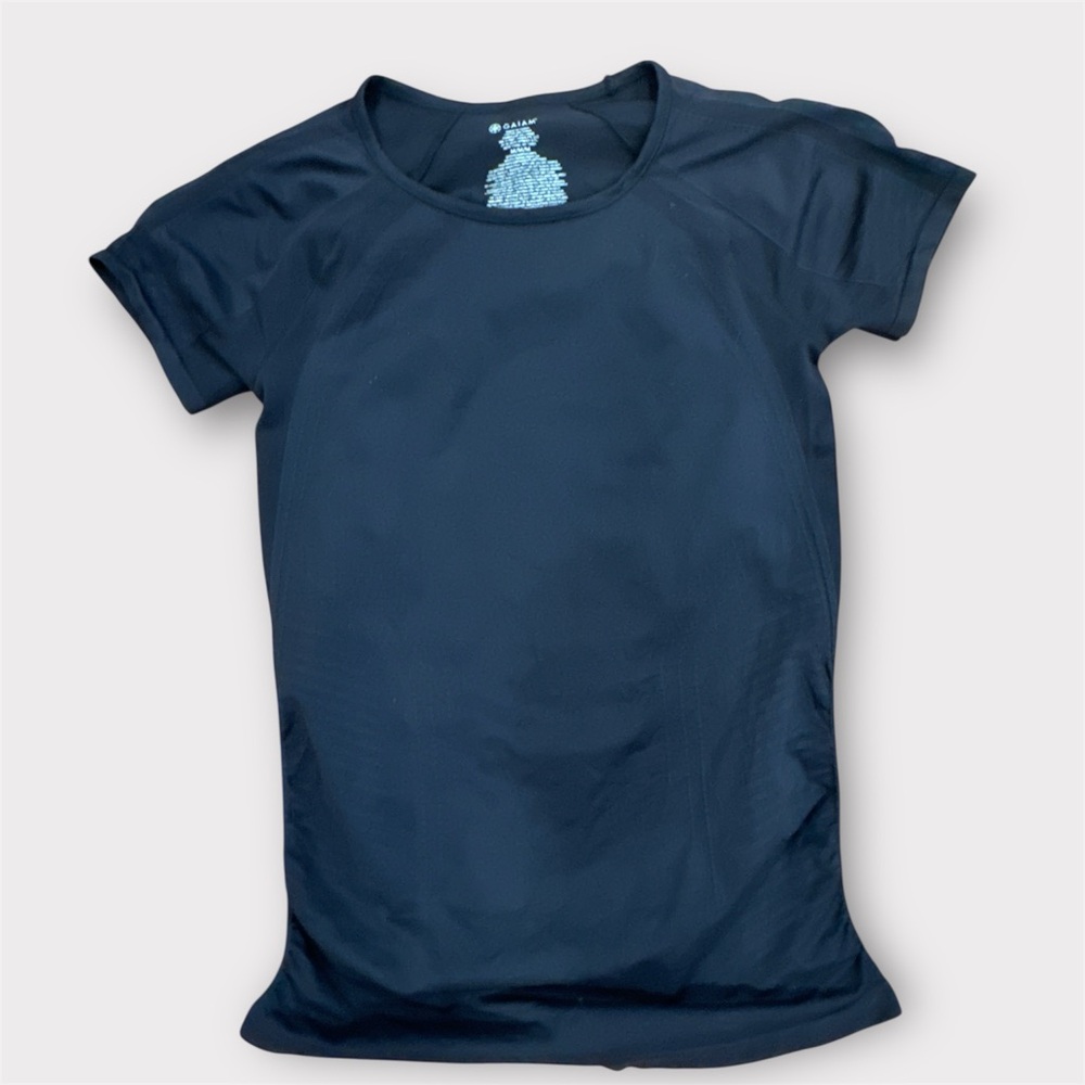 Gaiam black workout yoga top with ruched sides